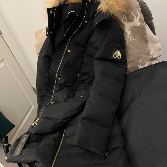 Moose knuckles long coat. Size xs . New. Black.  Gold fur . - Picture 5 of 15